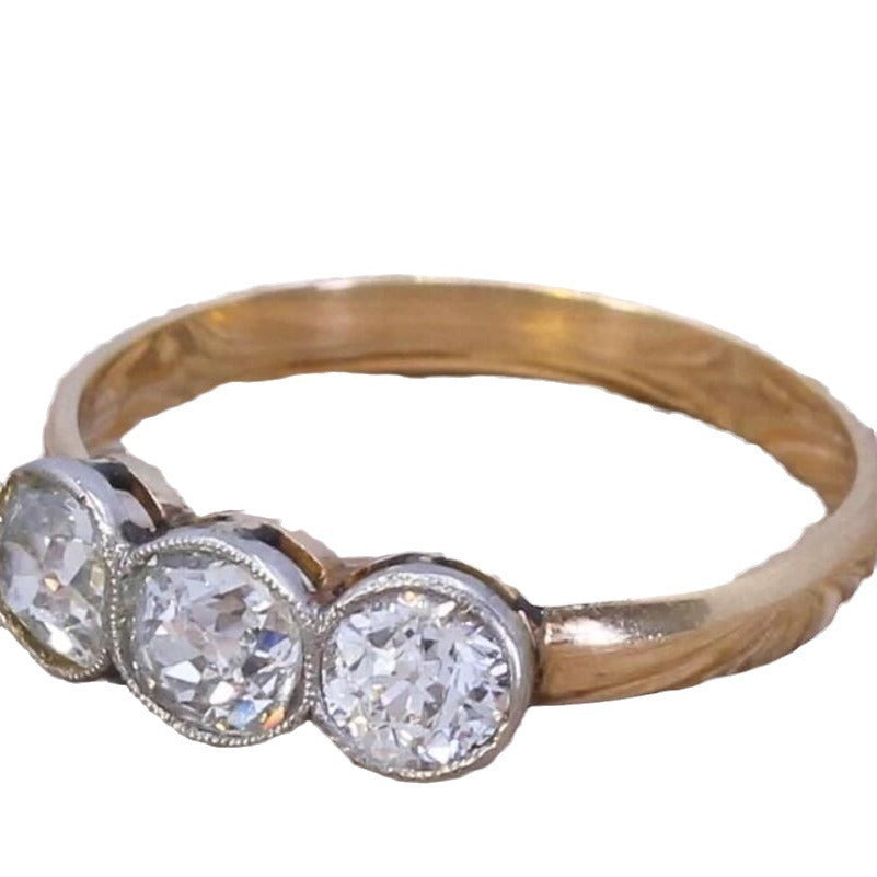 Simple Retro Gold Inlaid Round Moissanite Ring