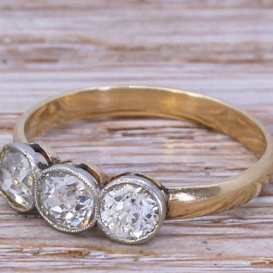Simple Retro Gold Inlaid Round Moissanite Ring